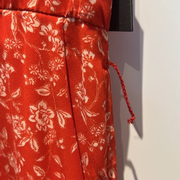 VINCE CAMUTO Fiery Red Island Oasis Flutter Sleeve Floral Cropped Jumpsuit - Picture 5 of 14